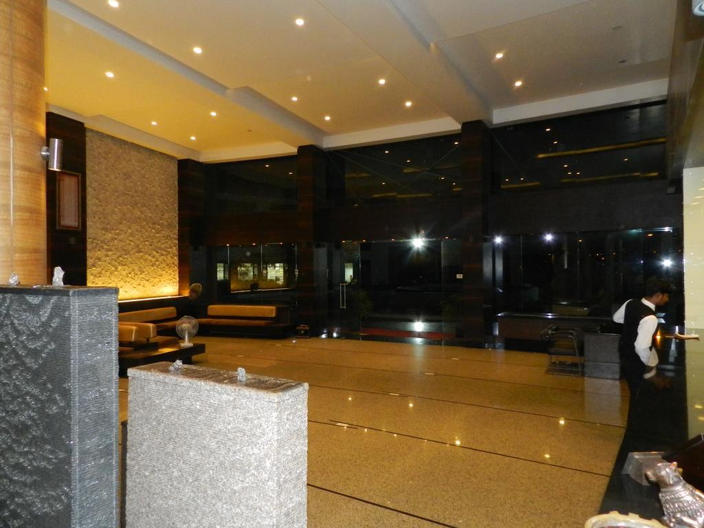 摄政地区岩石酒店 Toranagallu 外观 照片