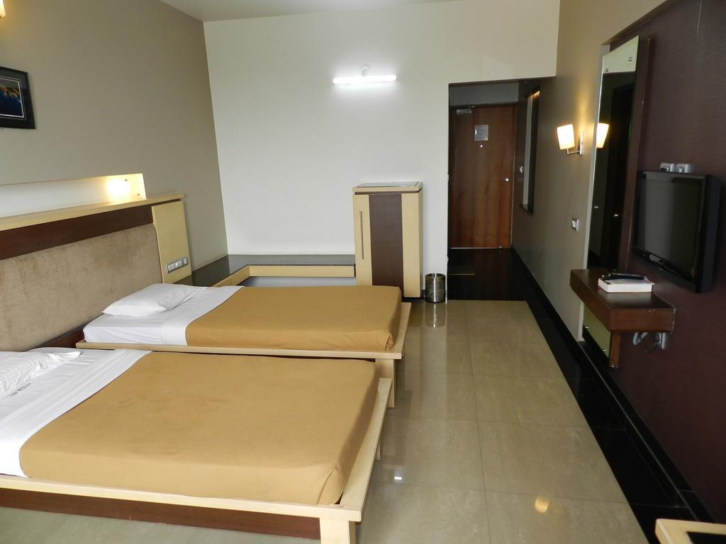 摄政地区岩石酒店 Toranagallu 外观 照片